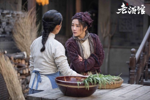 《老酒馆》95后张可盈搭档老戏骨被赞够"硬核"