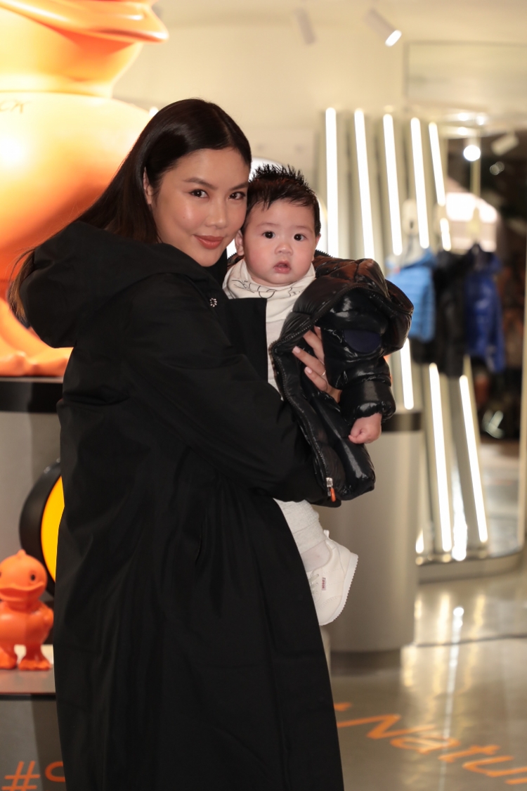 黎明前妻乐基儿携儿子首度公开亮相大眼萌娃超可爱