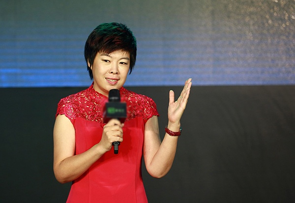 从国学大师到万人唾弃被北大学生轰下讲台54岁的于丹跌落神坛