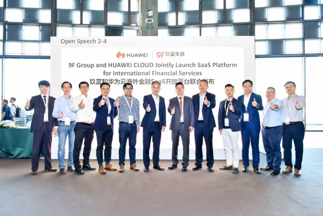 华为云全球市场总裁邓涛,华为云金融行业总经理杨剑平,华为云香港总监