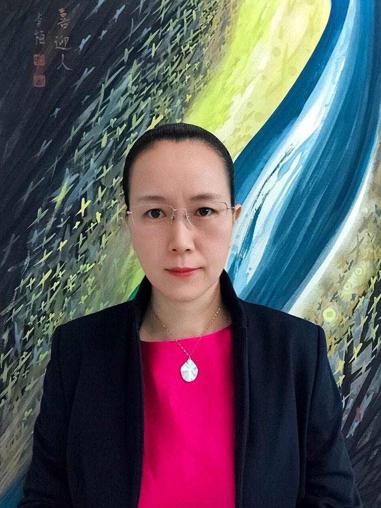 李梅上海养云安缦特聘画家;1995年至1999年陕西省国画院高研班;1999年