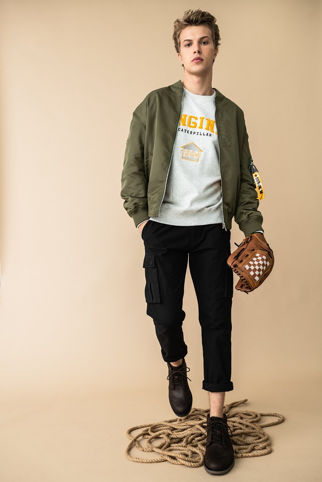 cat卡特:大黄靴工装范儿容易穿成"宅"?教你怎么变时尚__凤凰网