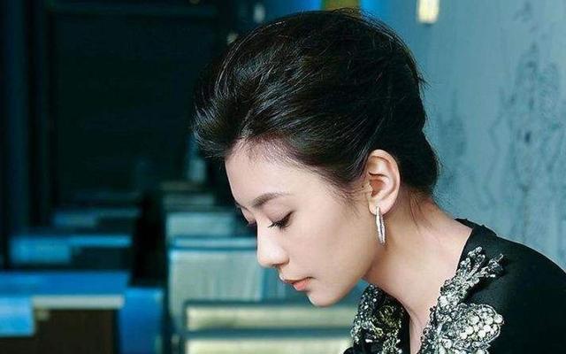 在投资行业,李亚倩还结识了马云,刘永好等众多商业领袖.