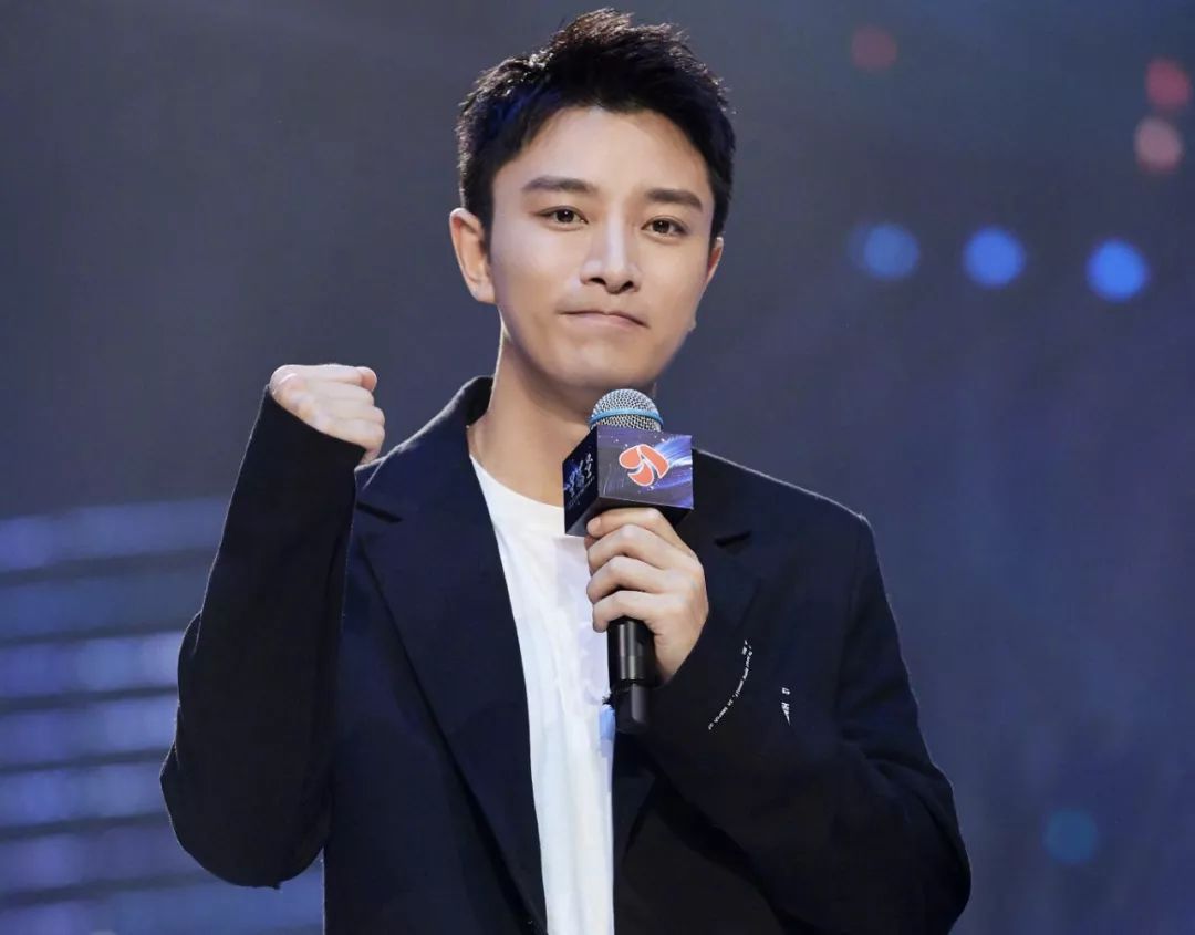 犹记得去年李小璐"做头发"事件出现后,贾乃亮第一时间站出来为李小璐