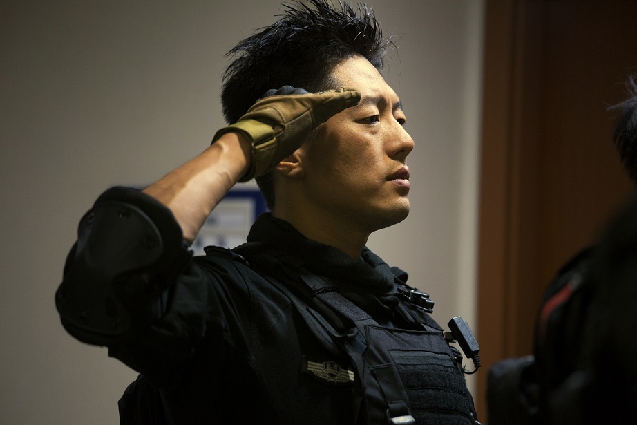 电影特警队高燃热映凌潇肃硬核演绎引网友沸腾