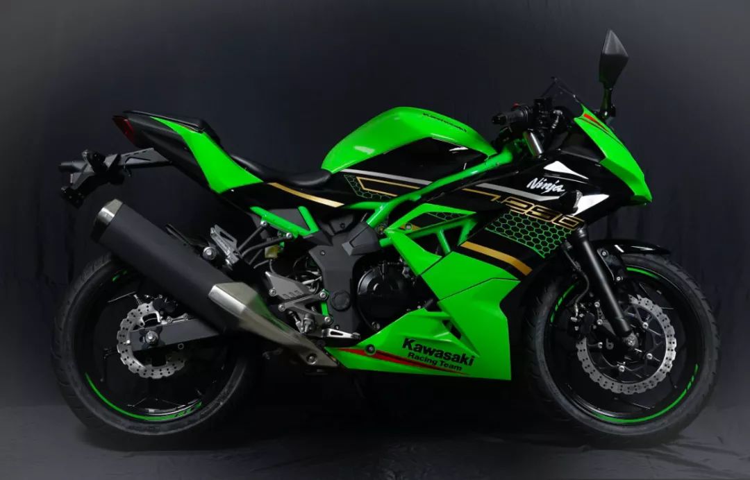 96万,川崎发布新款ninja250,只不过这次是单缸的sl