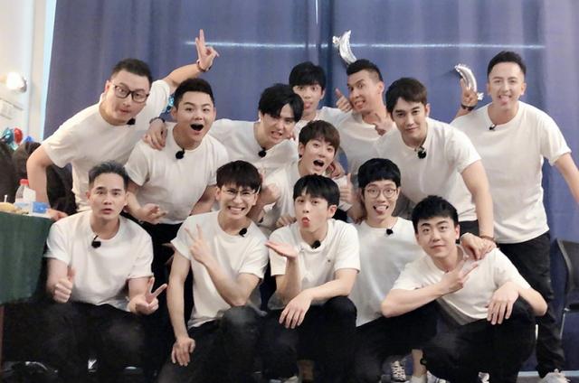 九年后重聚舞台,兄弟聊心酸经历,这一届的快男混的最惨