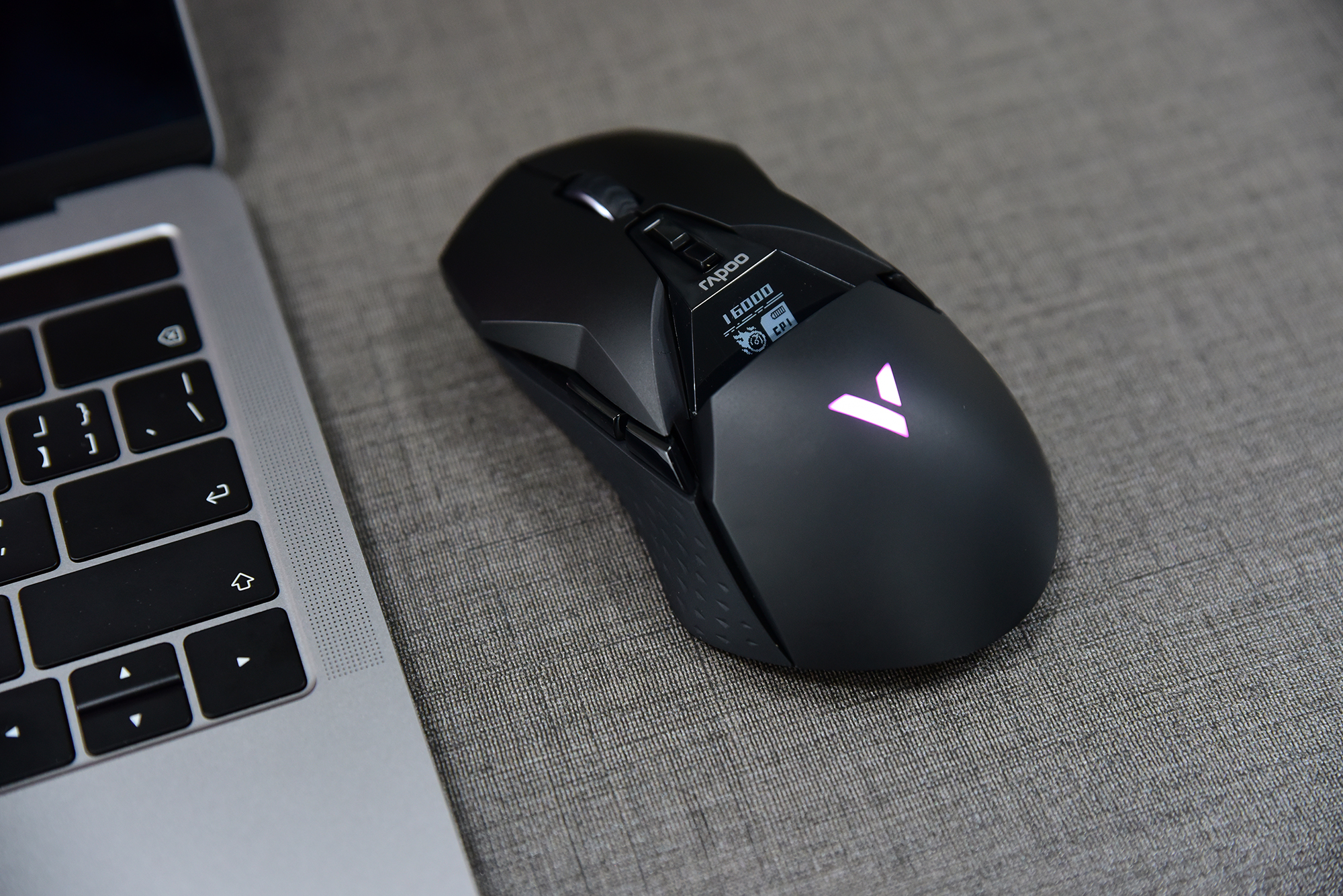 oled屏幕 无线充电 雷柏vt950q无线游戏鼠标开箱