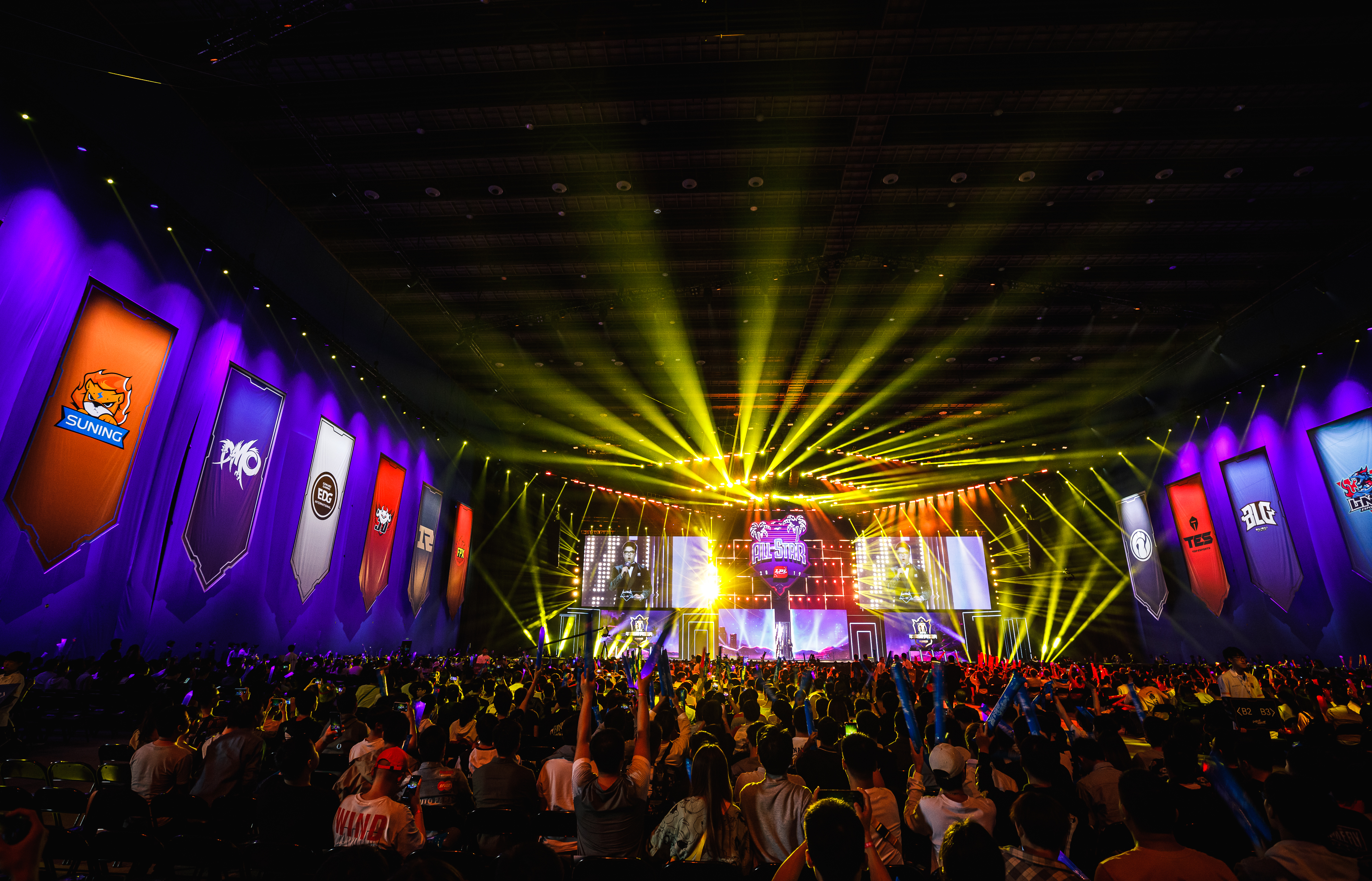 英雄联盟下一个十年游戏热度较巅峰时下滑亟待破圈