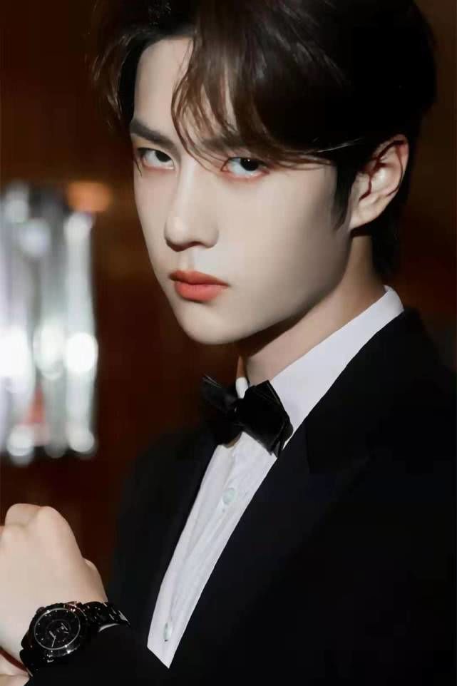 男星的回眸杀王一博高冷罗云熙霸气再看到肖战