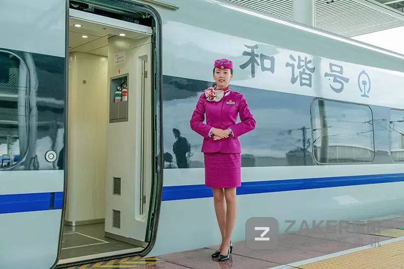 西成高铁外国动姐图片