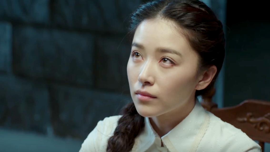 麻雀:李小男不愧是个特务,审讯室里有窃听器,竟被她一眼看穿