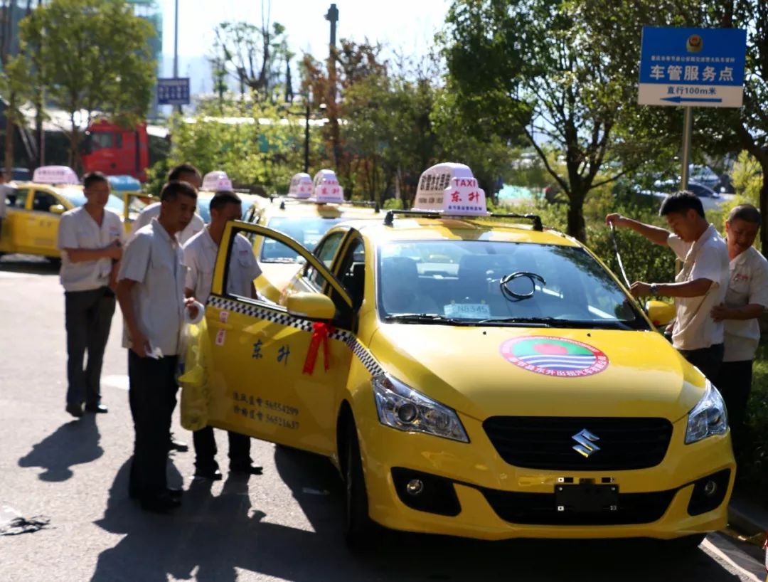 提档升级创建文明城市:奉节53辆全新长安铃木出租车开始投入运营