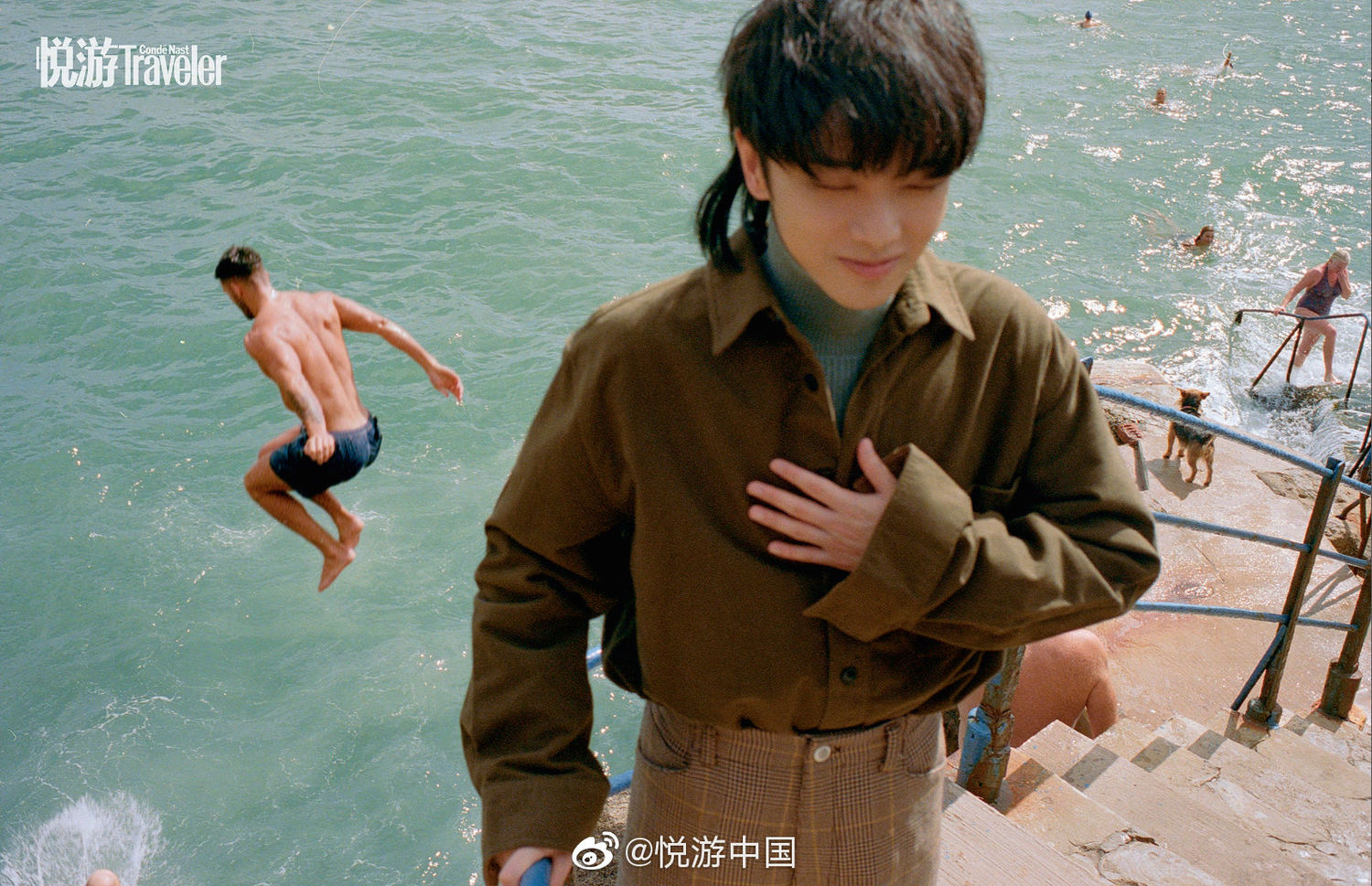 华晨宇悦游12月刊封面公开可爱少年花用歌唱留住时间