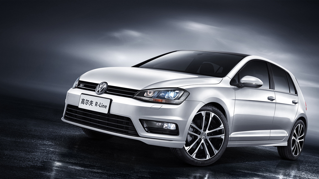 全新宝来开起来给人一种十分轻快的惬意感,可高尔夫r-line却有着一骨