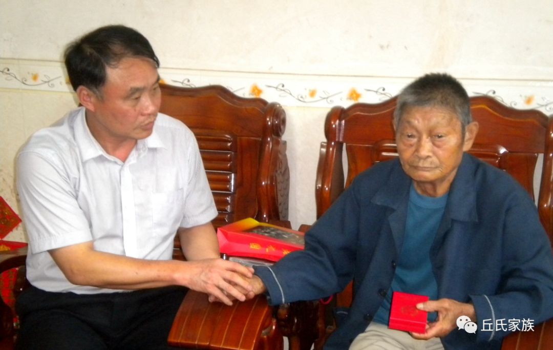 家族英雄 | 将青春和热血洒在法卡山的邱谭安