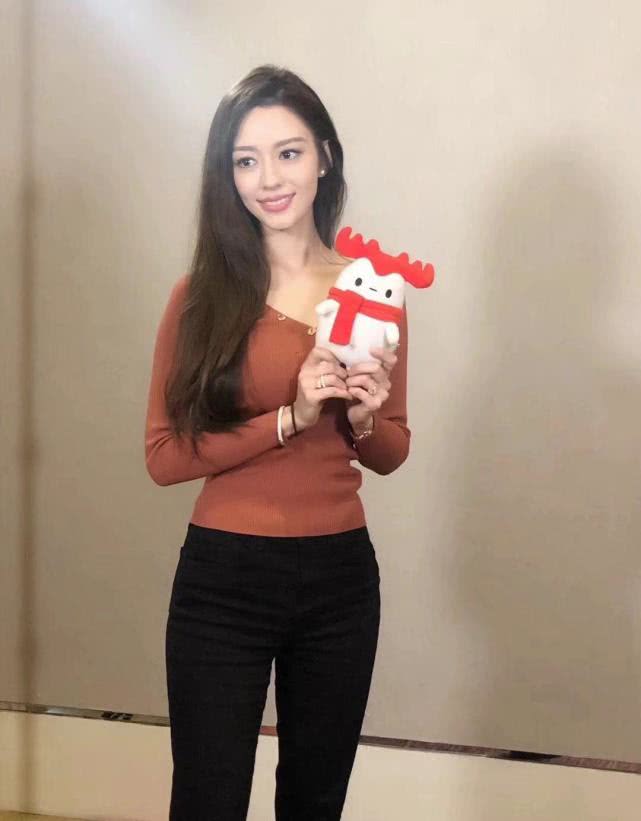 被郎朗父亲质疑整容,吉娜18岁旧照曝光,真实颜值一目了然__凤凰网