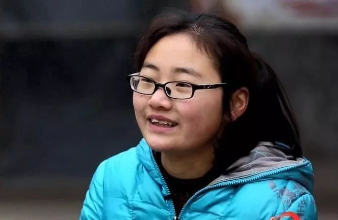 李婧源,女,14岁,临颍县杜曲镇一中初中一年级学生.