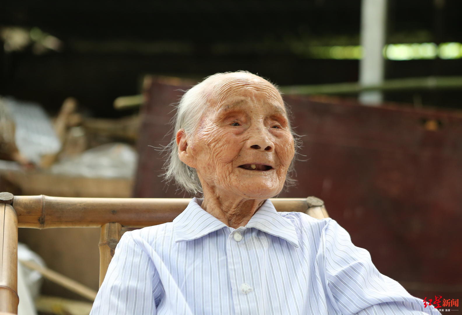 最牛00后四川最长寿老人119岁了90多岁时还能打谷子