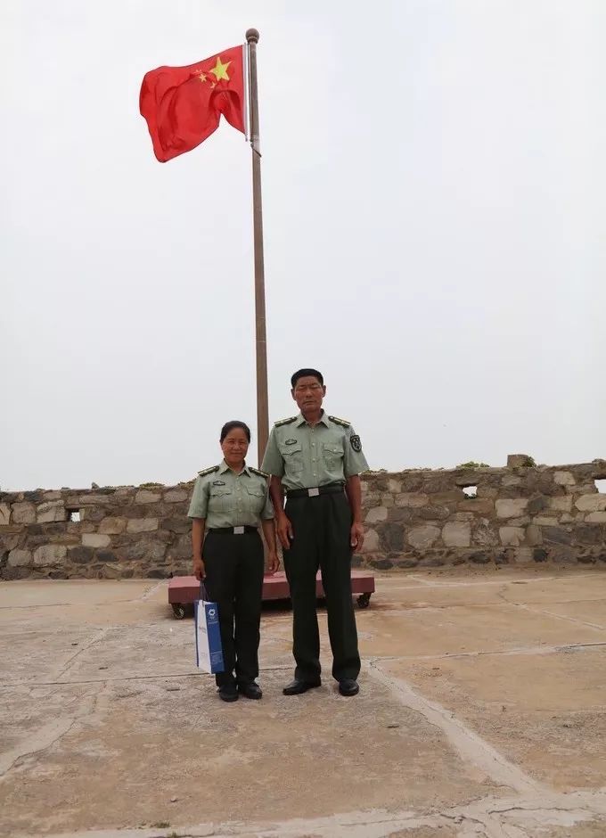 开山岛虽然小,但它是中国的东门,我必须亲自插上中华人民共和国国旗