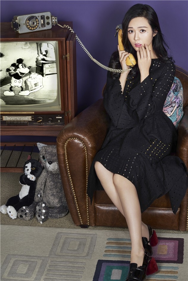 可爱御姐汤晶媚美腿明星写真__凤凰网