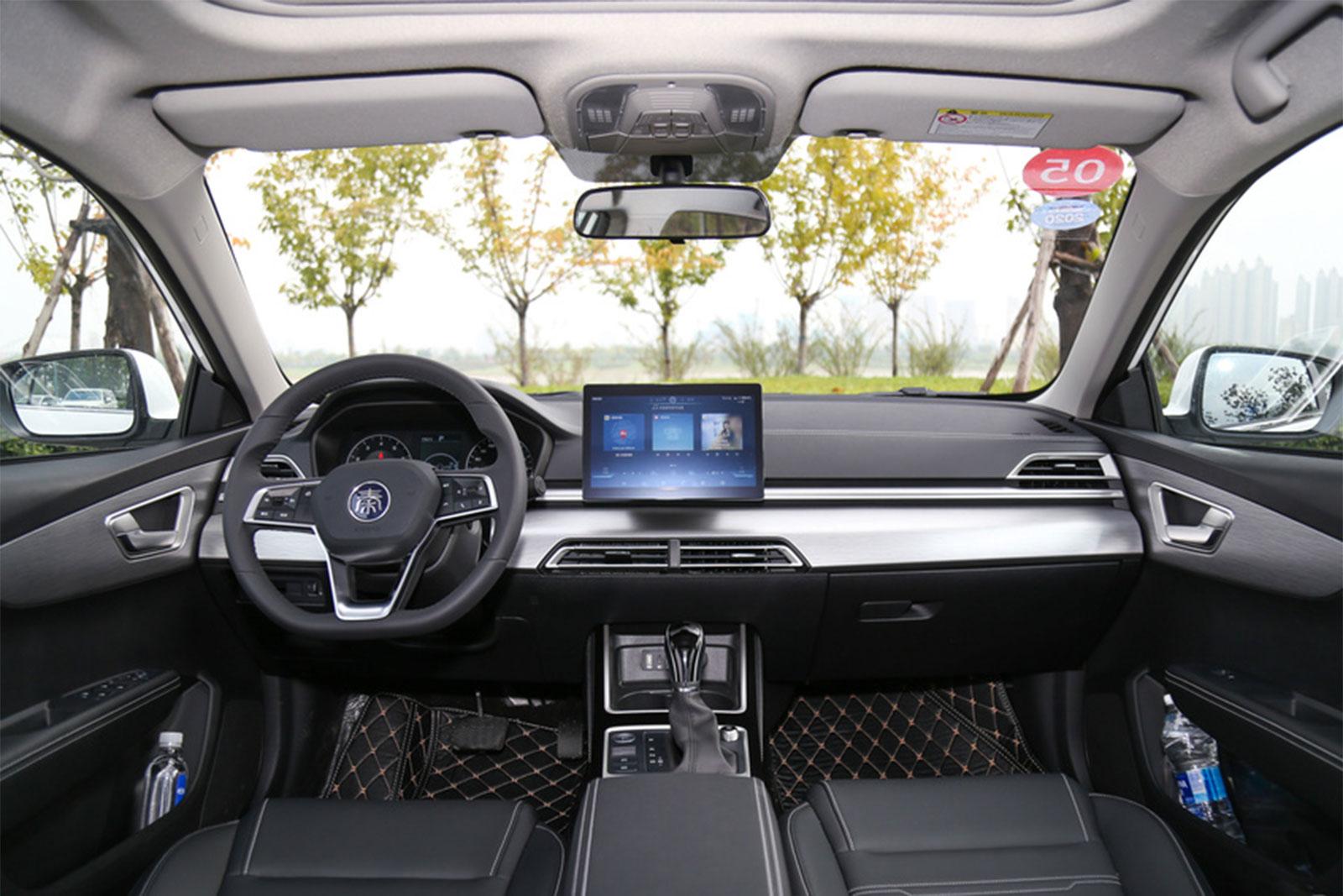 t型的中控台在秦pro等车型上都屡见不鲜,整套内饰总结为简单科技