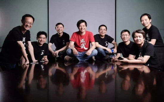 位联合创始人(从左至右):林斌,黄江吉,周光平,雷军,黎万强,刘德,王川