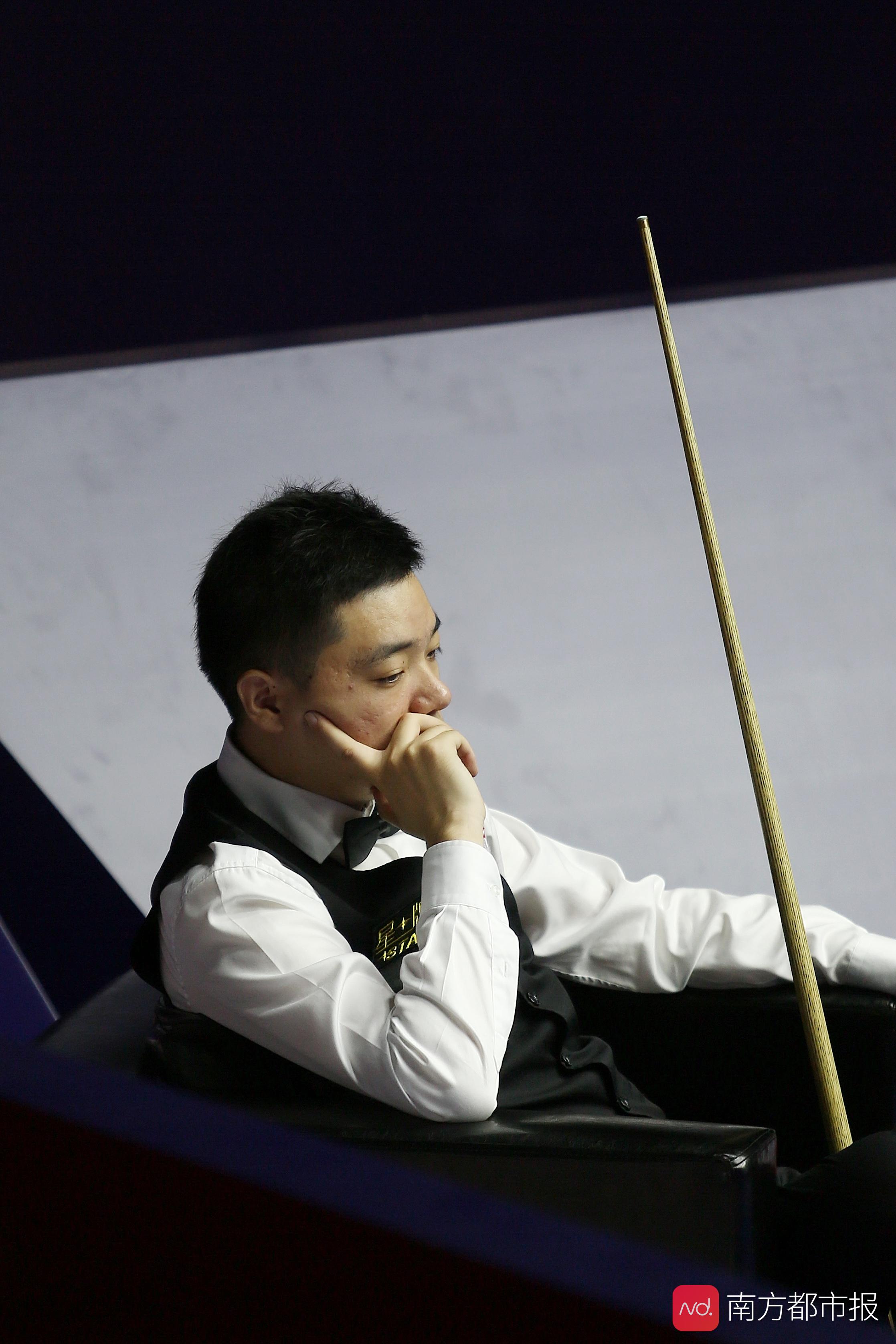 丁俊晖昨晚广州打球压轴登场还是慢热无惊艳