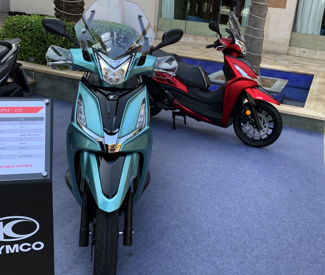 30280元光阳people 250欧系踏板正式发布,采用跟赛艇250相同发动机