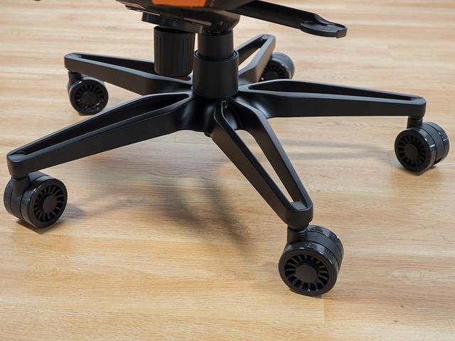 骨伽armor titan泰坦电竞椅评测:不只有高颜值 还有舒适性