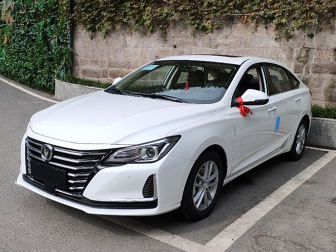 长安新旗舰轿车到店尺寸加长跟雅阁凯美瑞同级8万多就能买