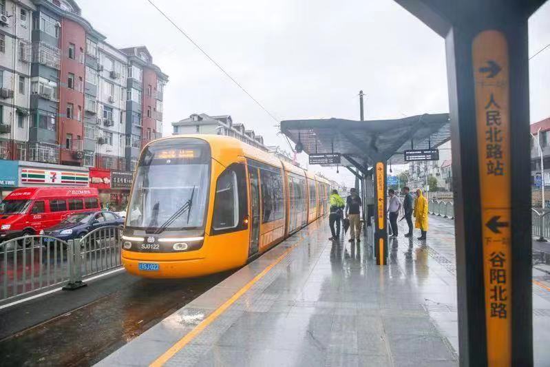 松江有轨电车将在12月30日起全线贯通运营,与金山铁路支线有换乘点