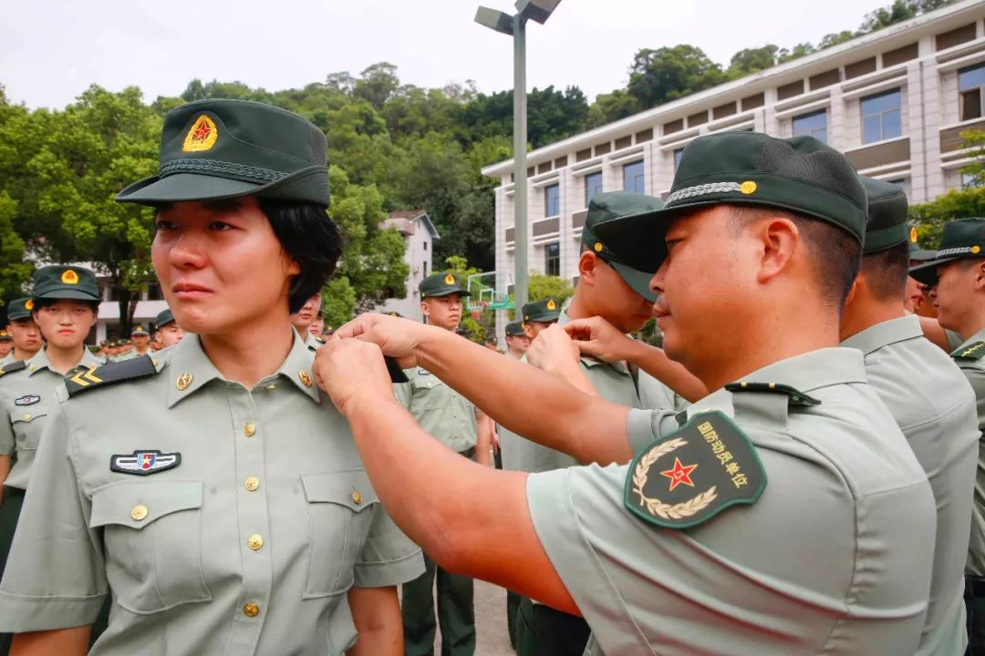 青春无悔!福建省军区直属队举行老兵退役仪式