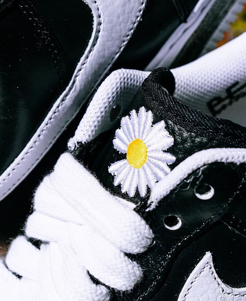 而 peaceminusone 标志性小雏菊与      的点缀,又恰到好处为鞋款注入