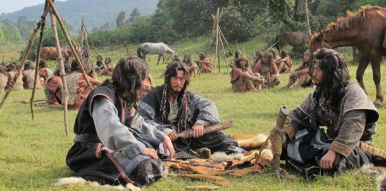 黄帝以后,又出现了尧,舜,禹等圣贤人物,先后担任部落联盟的首领.