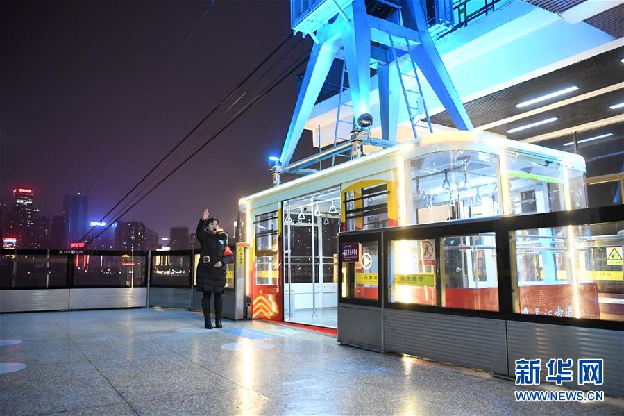 重庆长江索道轿厢"换新"