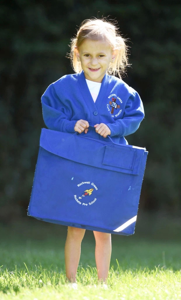 出生时体重1斤1两当年英国最小的婴儿马上就要上小学了