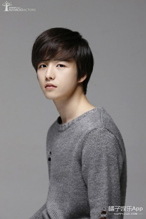 还记得搞笑一家人里的李敏浩吗他现在长这样了