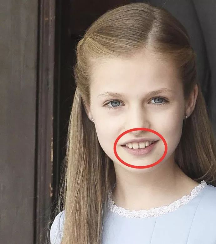 她大概是唯一没长残的公主但露齿笑却暴露真实颜值