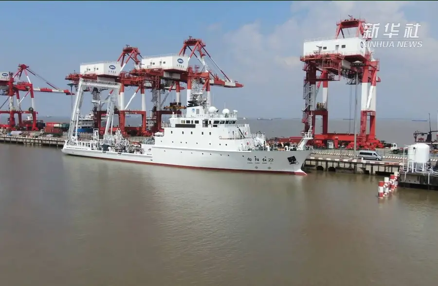 牛我国首艘3000吨级大型浮标作业船向阳红22正式入列