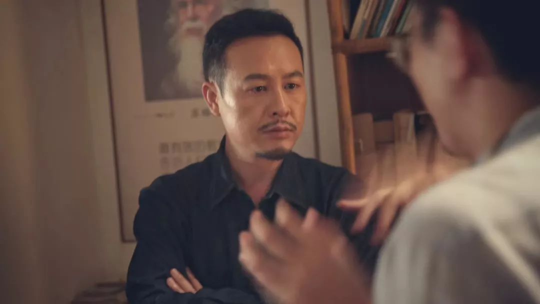 采访时,对于"明星教父"这样的别称,张颂文显得有些抗拒,他说那都是