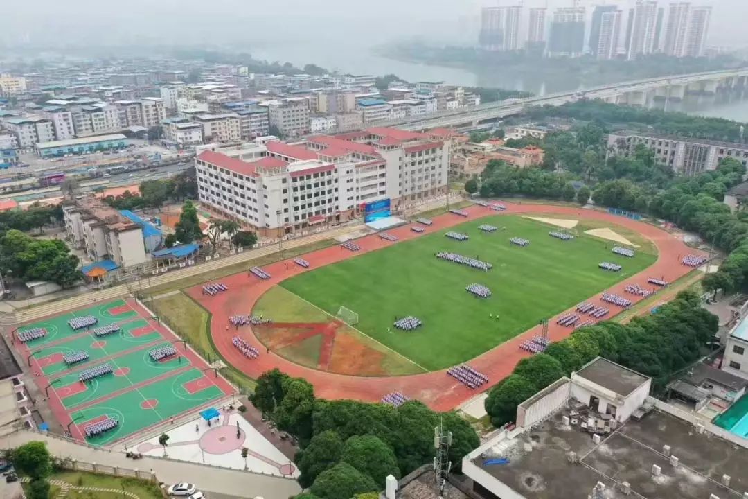 人杯"梦想成真(南宁)青少年足球精英赛"在南宁·广西华侨学校顺利开ba
