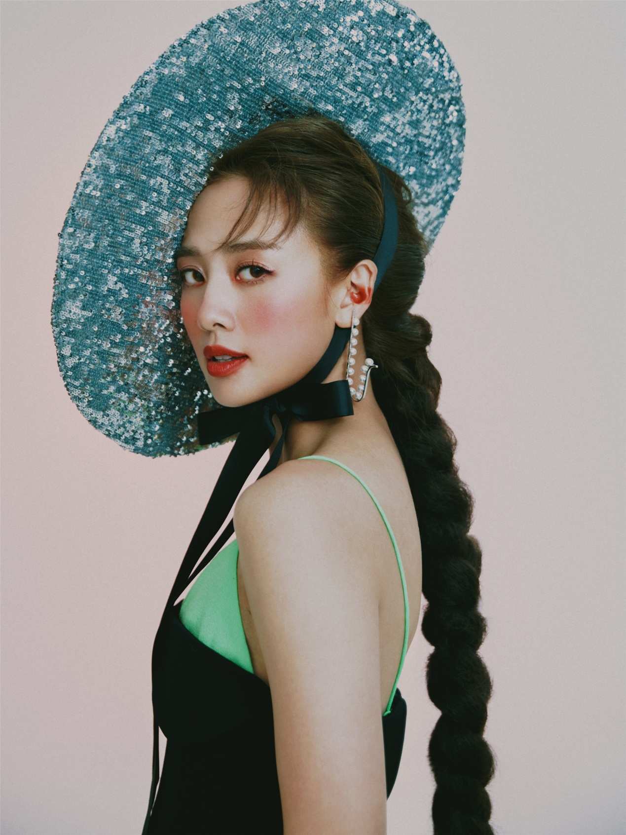 鬼鬼吴映洁操刀新单曲庆生 加盟新东家回归"歌手"身份