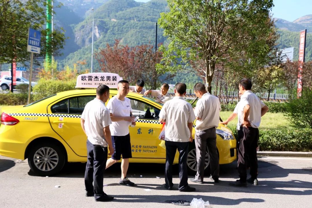 提档升级创建文明城市:奉节53辆全新长安铃木出租车开始投入运营