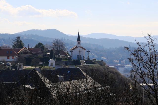 匈牙利第一个首都不是布达佩斯却选择了这个无名小镇原因耐人寻味