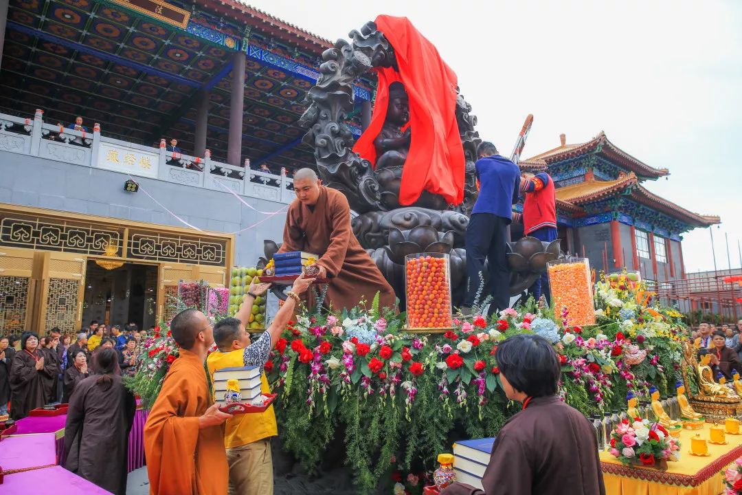 万寿寺释迦太子佛圣像开光暨月光菩萨圣诞法会圆满,祈愿众人诸事吉祥__凤凰网
