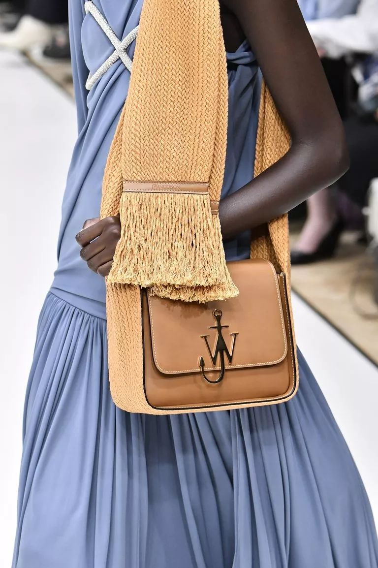 继续,2020早春秀场最养眼的101款包包(二)