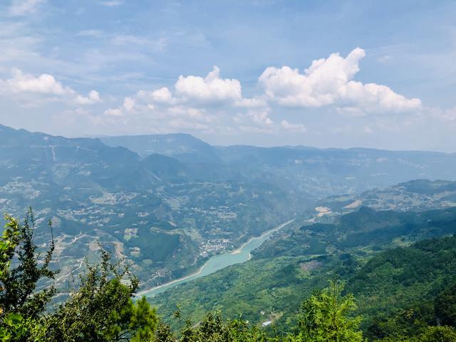 重慶新添一處愛情地標 白馬山天尺情緣景區18日開園__鳳凰網