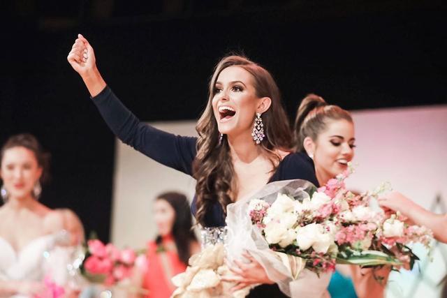 获得冠军的,是24岁的camille schrier,弗吉尼亚联邦大学药剂学博士.