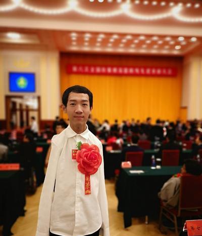 无臂青年彭超一路知难而进